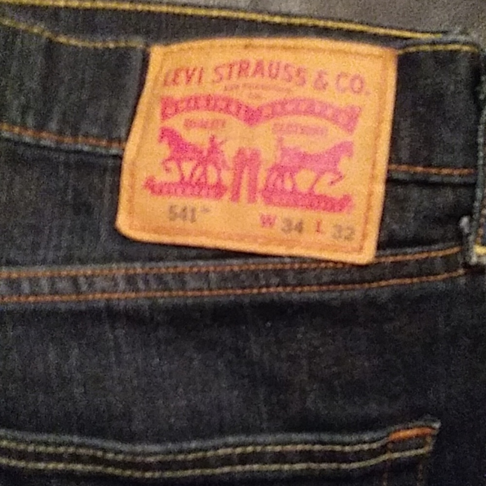 Levis - Picture 3 of 4